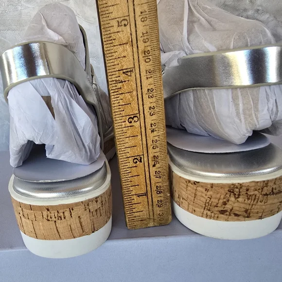 Marc Fisher Grandie Treaded Flatform Wedge Silver Sz 11 Sandals - Picture 6 of 9